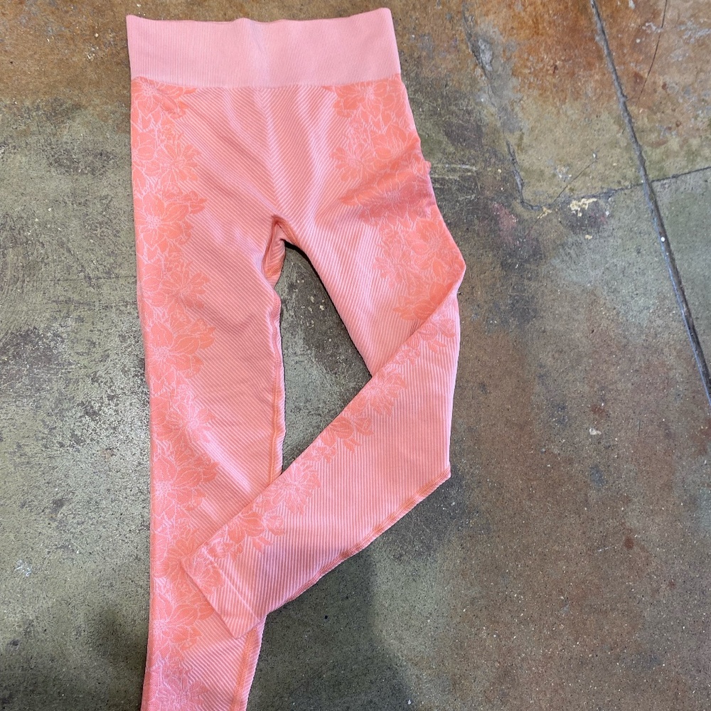 Girls Peach Floral Seamless Legging Size Small